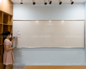 Bảng từ trắng treo tường - bảng hoàng gia