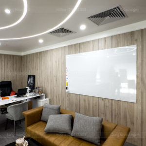 Cận cảnh bảng từ trắng không khung trơn dán tường – Bảng Hoàng Gia