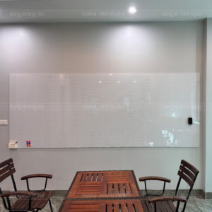 Bảng từ trắng dán tường – giải pháp phòng họp, văn phòng; viết bút dạ và hít nam châm