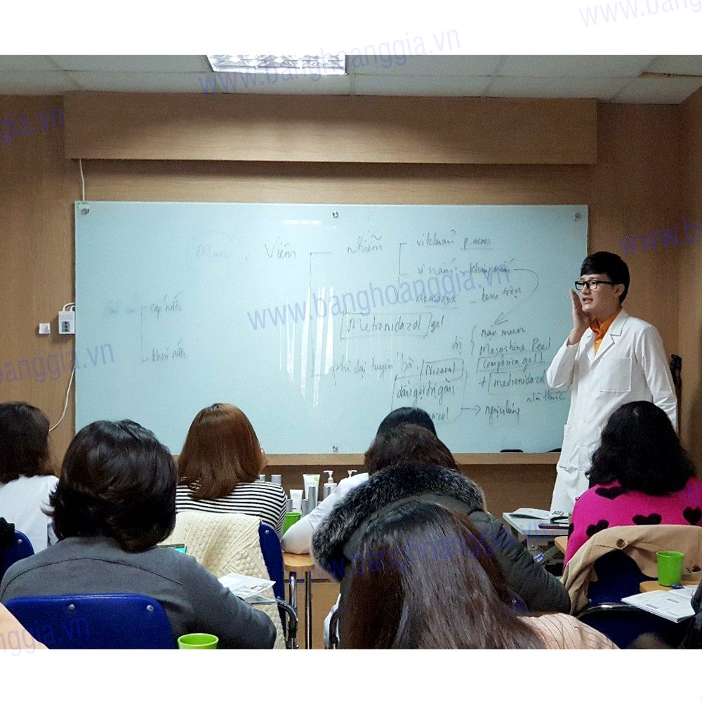 Bảng kính cường lực: bền chắc, thẩm mỹ cao, viết bút dạ mượt, lau sạch nhanh - Bảng Hoàng Gia