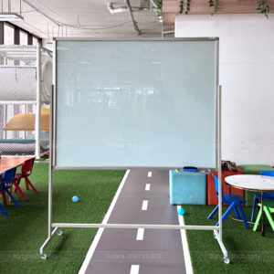 Bảng kính có chân di động - Bảng Hoàng Gia