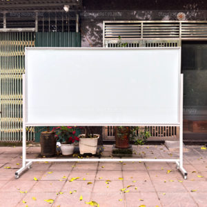 Bảng Kính Có Chân Di Động - Bảng Hoàng Gia