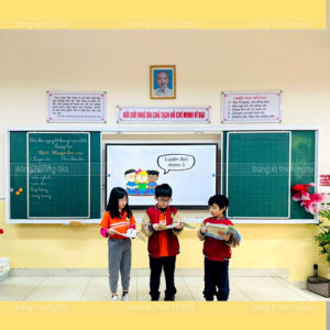 Bảng trượt ngang 4 cánh phổ thông 3 lớp khung chắc chắn phù hợp trường học trung tâm đào tạo