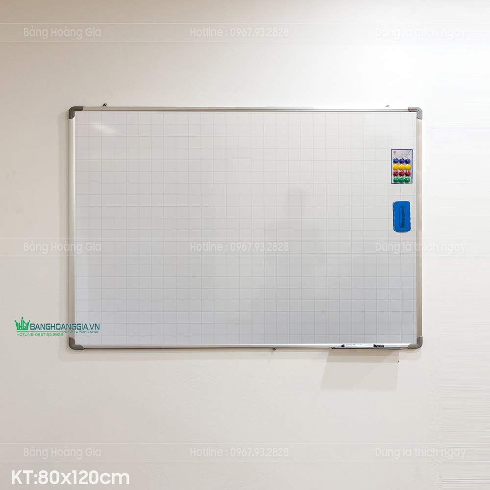 Mặt bảng HG10 kẻ ô mờ 5x5cm chống lóa Cận cảnh mặt bảng từ trắng HG10 kẻ ô mờ 5x5cm – chống lóa, viết xóa sạch, không bám mực