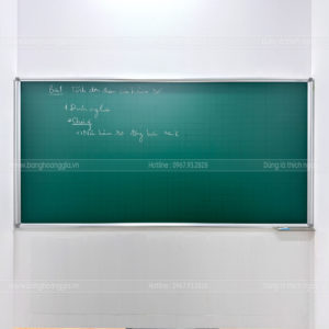 Mặt bảng từ xanh kẻ ô ly mờ 5x5cm, viết phấn rõ nét