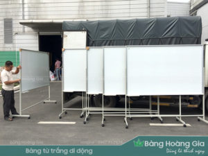 Bảng trắng viết bút lông di động chân T, bánh xe có chốt hãm, dễ di chuyển