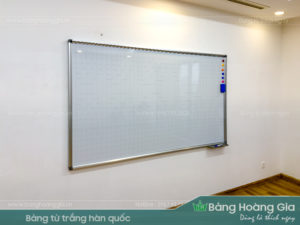 Bảng trắng viết bút lông kẻ ô 50x50mm giúp viết thẳng hàng, trình bày rõ ràng