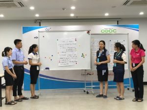 Bảng từ trắng có chân đẩy - Bảng Hoàng Gia