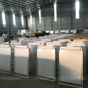 Bảng Flipchart chân gấp – bảng trắng di động cao cấp, viết bút dạ mượt, xóa sạch, hít nam châm mạnh. Giải pháp trình bày linh hoạt cho văn phòng, lớp học, trung tâm đào tạo. Sản xuất bởi Bảng Hoàng Gia – Dùng Là Thích Ngay!