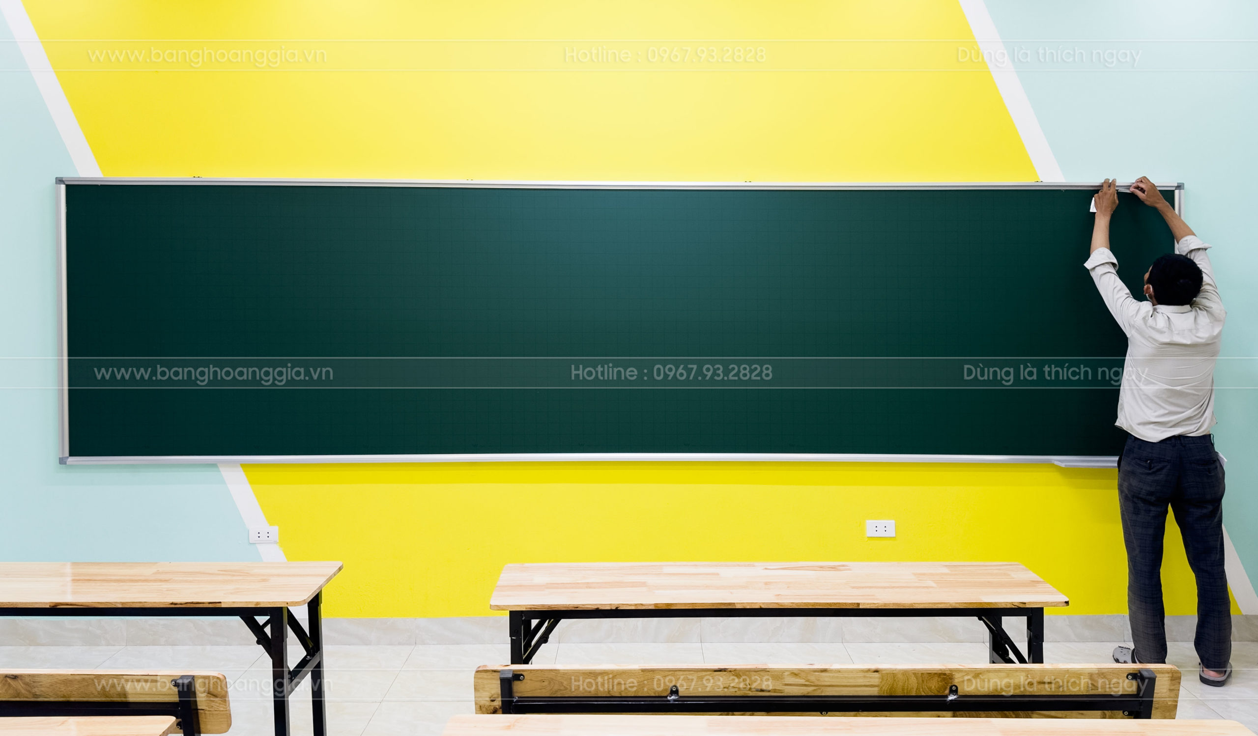 Bảng từ xanh viết phấn lắp đặt trong lớp học | Bảng Hoàng Gia Bảng từ xanh viết phấn treo tường trong lớp học – chữ rõ, dịu mắt | Bảng Hoàng Gia