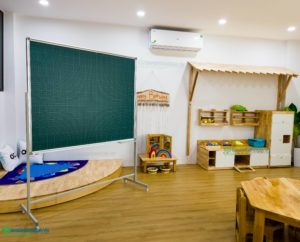 Bảng từ xanh di động viết phấn hít nam châm – linh hoạt cho lớp học, phòng bộ môn | Bảng Hoàng Gia