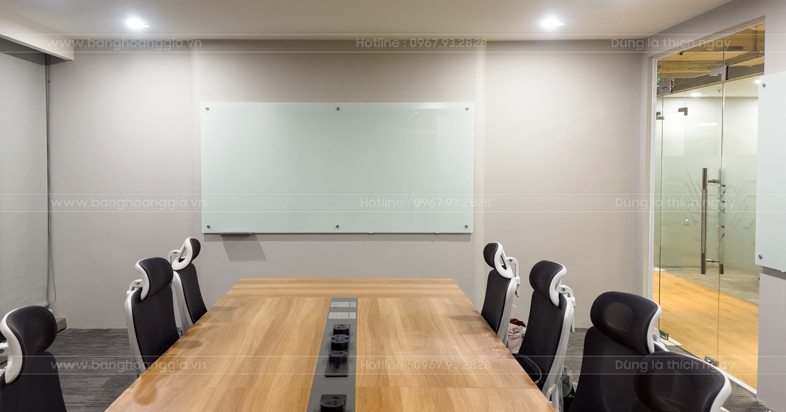 Bảng kính văn phòng sang trọng, viết bút dạ mượt, lau sạch nhanh - Bảng Hoàng Gia