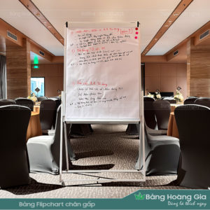 Bảng Flipchart 900x1200 Bảng Hoàng Gia khung chắc chắn, viết bút dạ mượt, phù hợp phòng họp và đào tạo