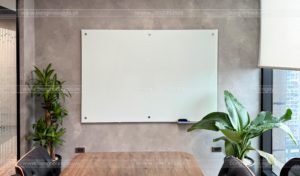 Bảng kính văn phòng sang trọng cho phòng họp – bề mặt phẳng đẹp, viết bút dạ dễ xóa, tối ưu thẩm mỹ 2026