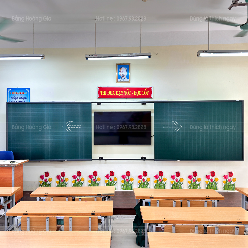 Bảng trượt 2 cánh lắp ti vi ở giữa Bảng trượt hai cánh Hoàng Gia – giải pháp lớp học hiện đại