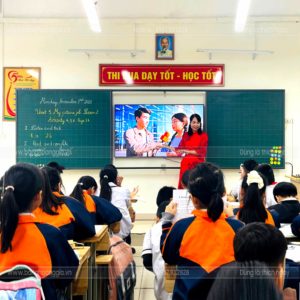 Bảng trượt 3 cánh HG31 viết phấn mặt từ nhập khẩu Hàn Quốc chống rung