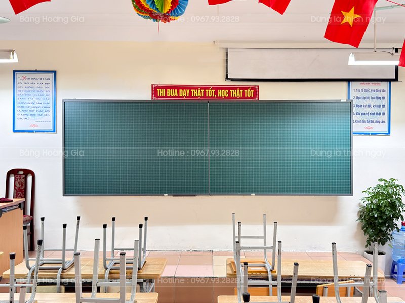 Bảng trượt ngang 2 cánh thông minh – trượt sang 2 bên để mở khoang TV ở giữa