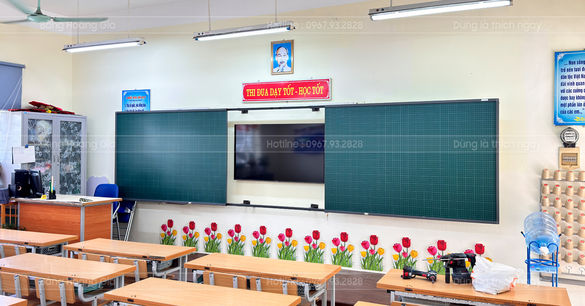 Bảng trượt ngang 2 cánh Bảng Hoàng Gia – mở khoang TV theo 55/65/75 inch, thi công chuẩn ray